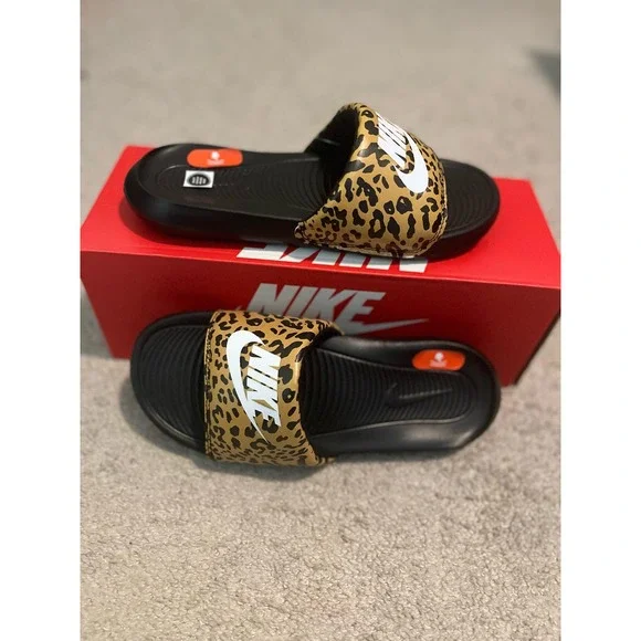 NIB Nike Victori Cheetah Print Slides WM Various Sizes - Picture 2 of 4